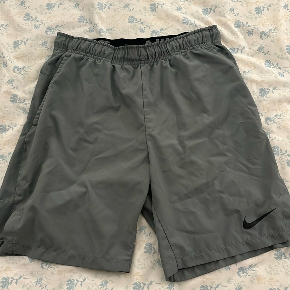 Nike men’s shorts size medium